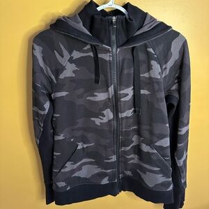 Athleta Women's Black and Gray Camouflage Hoodie